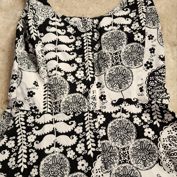 Black and white dress - Picture 5 of 6